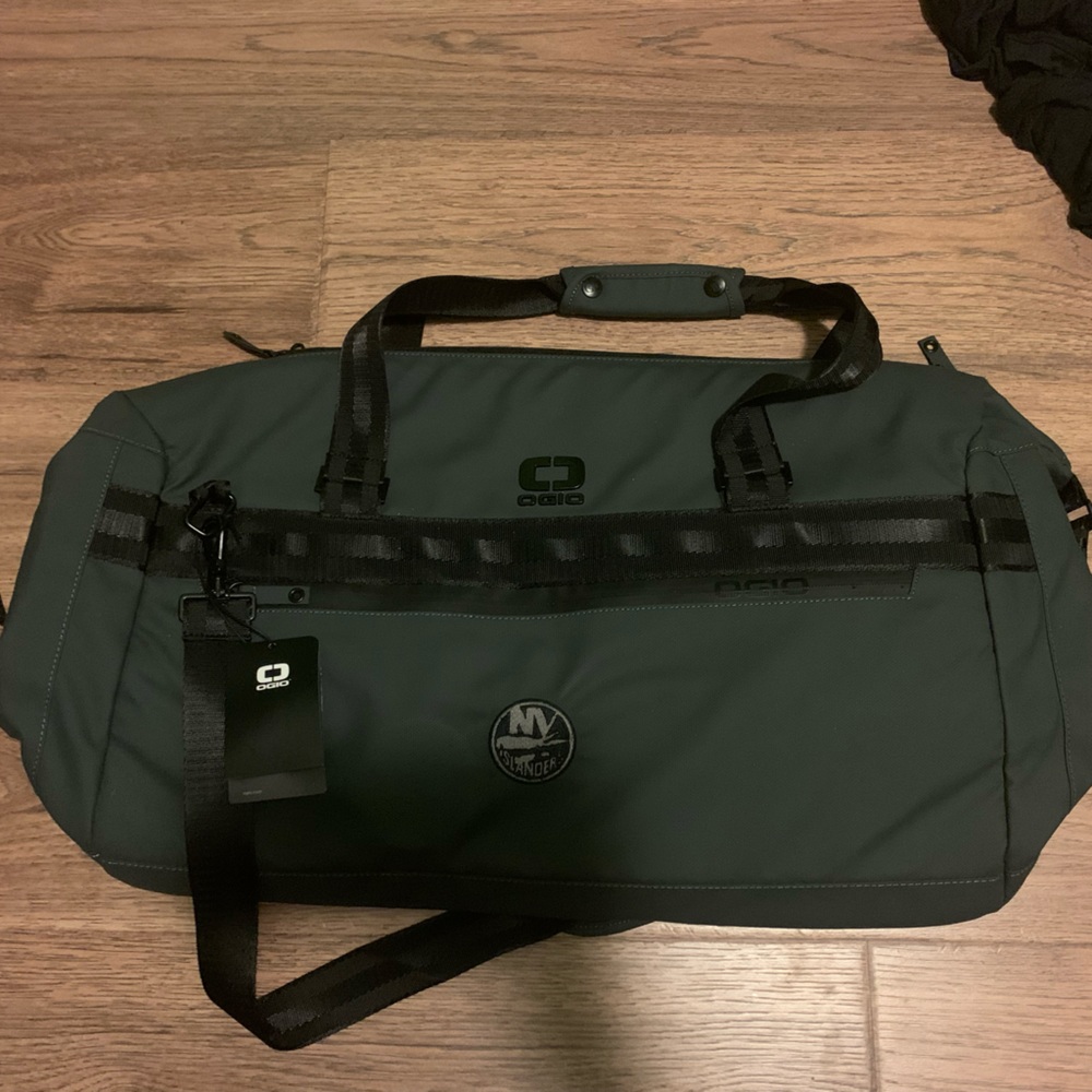 BRAND NEW! Ogio Islanders duffel bag